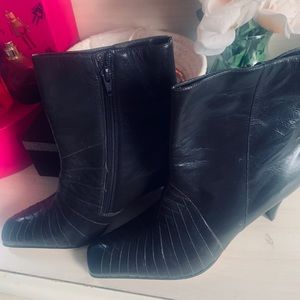 Ann Marino size 9.5M boot with slim heel